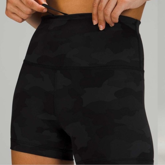 Lululemon Wunder Train Hi Rise Short Size 4 - 3” inseam Black Camo - Picture 3 of 6